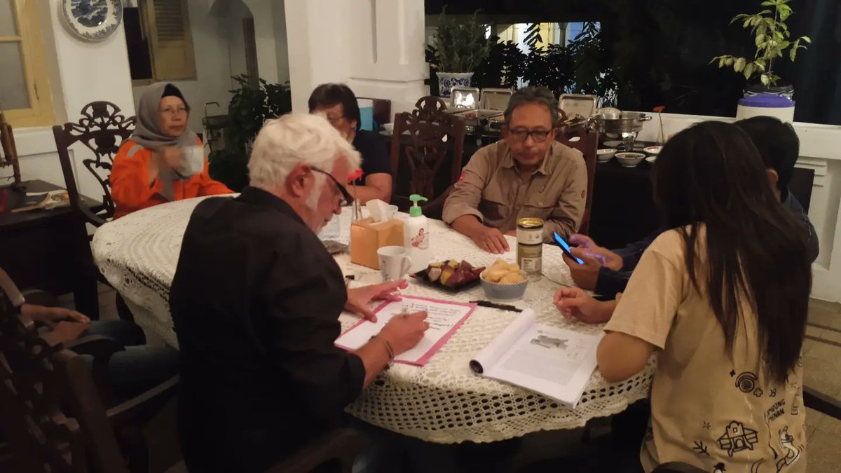 roemahMT's tweet photo. Tanggal 14 Juli lalu, kami berkesempatan menyambut kedatangan Sekjen UNESCO Global Geopark Network Dr Guy Martini, Komite Nasional Geopark Indonesia beserta tim-nya untuk mengenalkan Gombong ke mata dunia.
Kebumen makin keren!

#gombong #kebumen #geopark #heritage #unesco https://t.co/dZPNAtHA8f