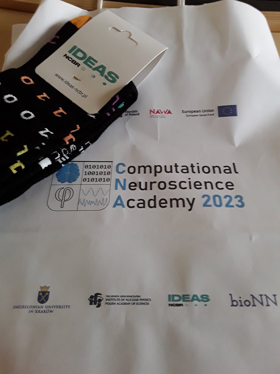 The Computational Neuroscience Academy is about to start at <a href="/JagiellonskiUni/">Uniwersytet Jagielloński</a>. In the afternoon, I've the honor to give a talk about #NetworkNeuroscience. But before that, the conf bag has the coolest item ever: binary socks! #cna2023