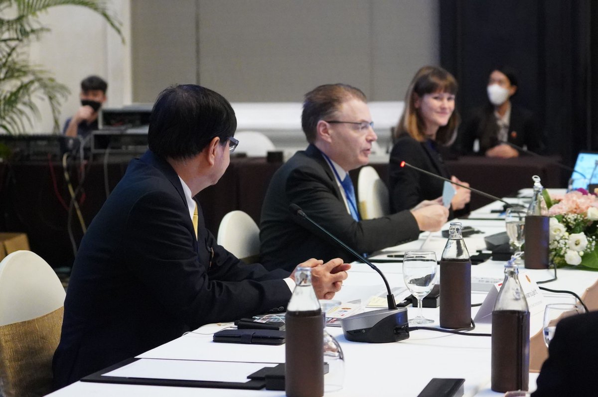 IOI President chairs a session of the 2023 Asia Region meeting of the IOI and provides a presentation to members during his official visit to Thailand.