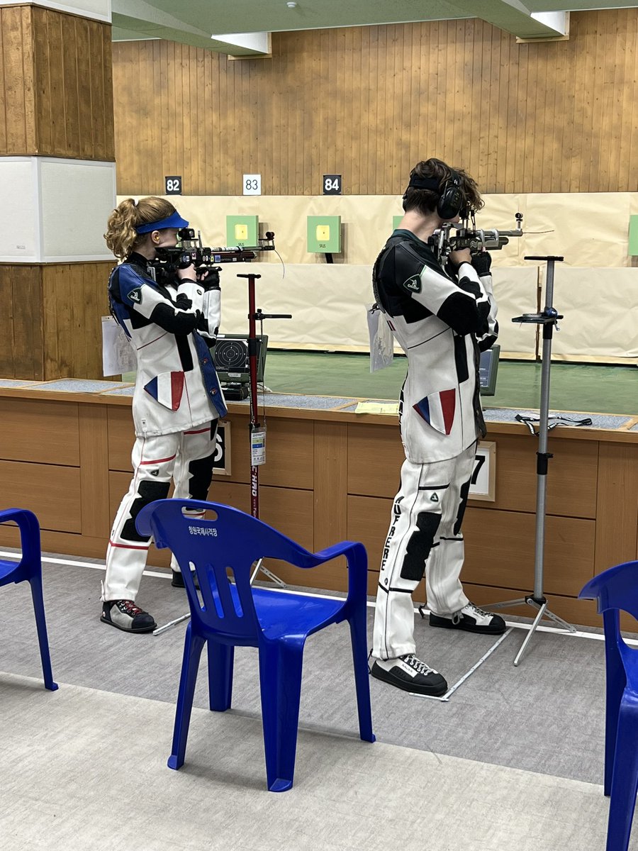 tir_ff's tweet photo. 🇰🇷 Championnat du monde @issf_official Juniors 🇰🇷

📍 Changwon📍

Première médaille pour la France en Corée du Sud ! 

▶️ Océanne MULLER et Romain AUFRERE décrochent la médaille d'argent en Carabine 10 m par équipe mixte lors de ce deuxième jour de compétition 🥈👏🏻

#WCHJuniors https://t.co/mxQCZwDy2B