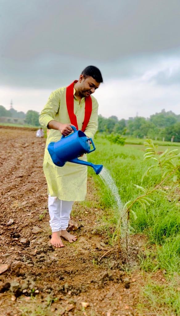 #हरियाली अमावस्या एवं #सावन_सोमवार के महत्वपूर्ण दिन #पंचज्योति_शक्तितीर्थ_सिद्धाश्रम में परमपूज्य #श्री_शक्तिपुत्र_जी_महाराज एवं पूजनीय शक्तिमई माताजी के सानिध्य में व्रक्षों के रोपण व संरक्षण का संकल्प लिया गया
आप सभी इस अभियान में सहभागिता सुनिश्चित करें
#Aatreya #bmks