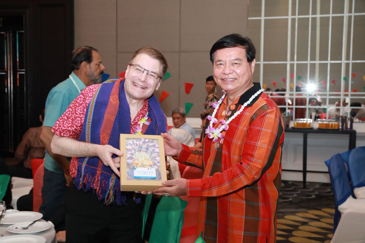 IOI President attends a formal farewell dinner at the conclusion of the 2023 Asia Region Meeting and International Seminar.