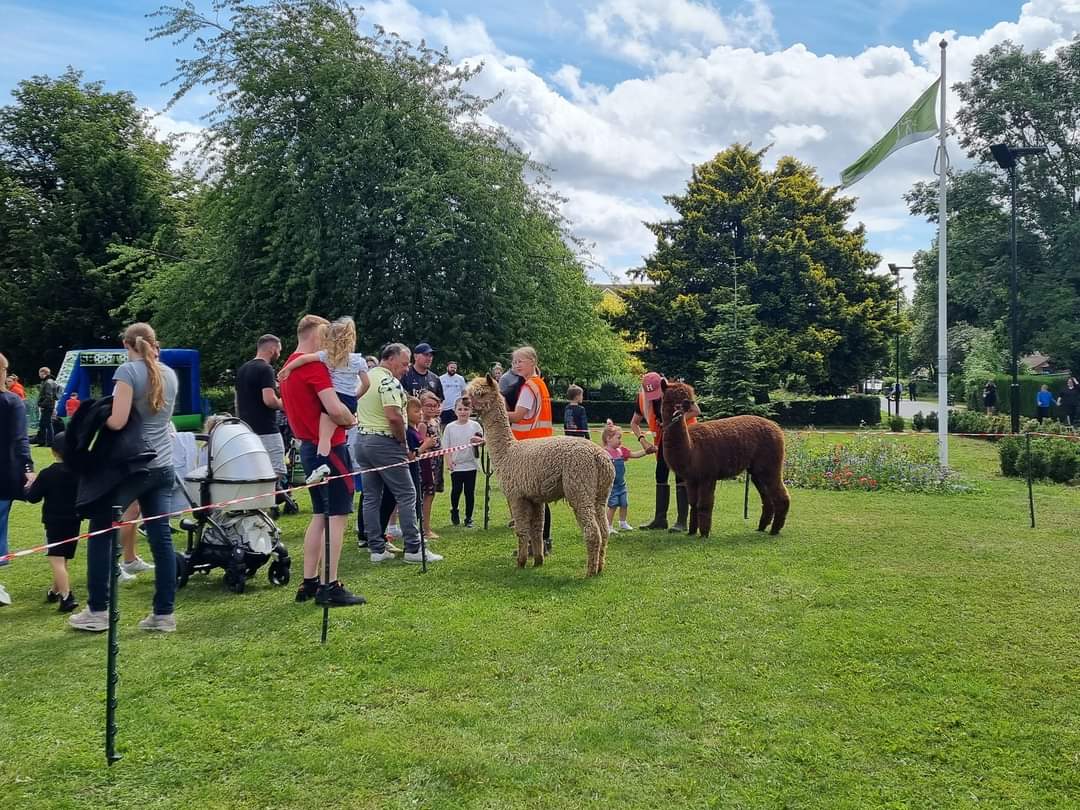 bentleydonc's tweet photo. MannaDoncaster: #ThankYou so much to everyone involved! Absolutely fantastic day celebrating the Centenary Special Bonanza. A special thank you to our local ward Councillors who go above and beyond for our community. 👏 👏
#bentleyisgreat https://t.co/PzhRcknfWe