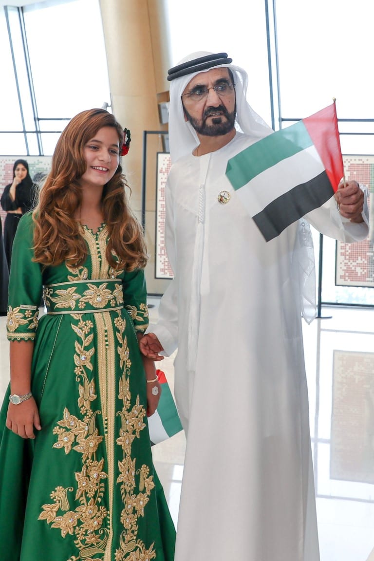 IhssaneSghir's tweet photo. @SdimouRida واميرات وملكات ايضا فالعوض ليلبسو لباسهم تقليدي تفضلو القفطان والتكشيطة المغربية https://t.co/IEljqYv5Hq