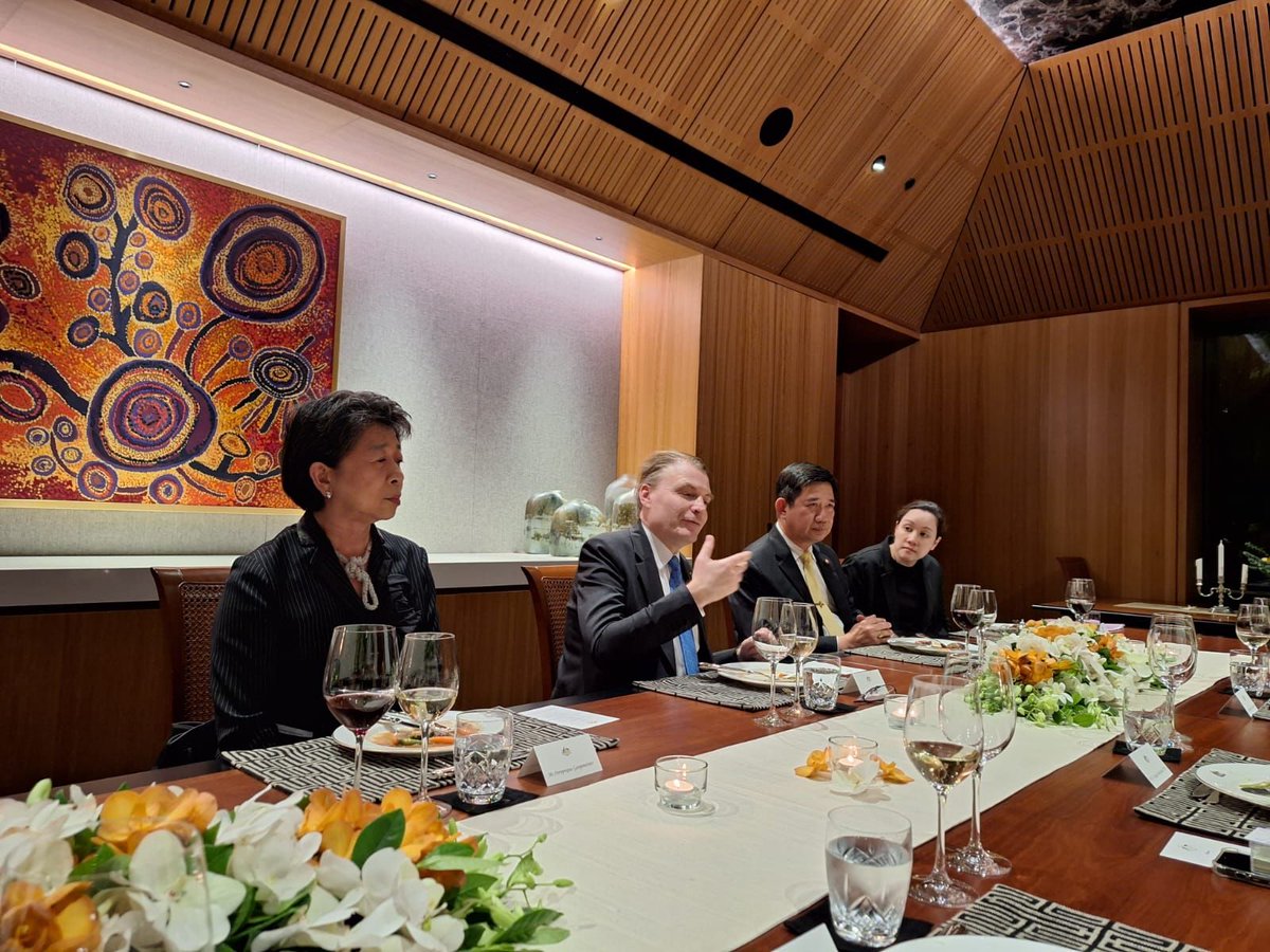 Australian Ambassador to Thailand, Her Excellency Dr Angela McDonald PSM, hosts an official dinner in honour of IOI President Chris Field’s visit to Thailand.