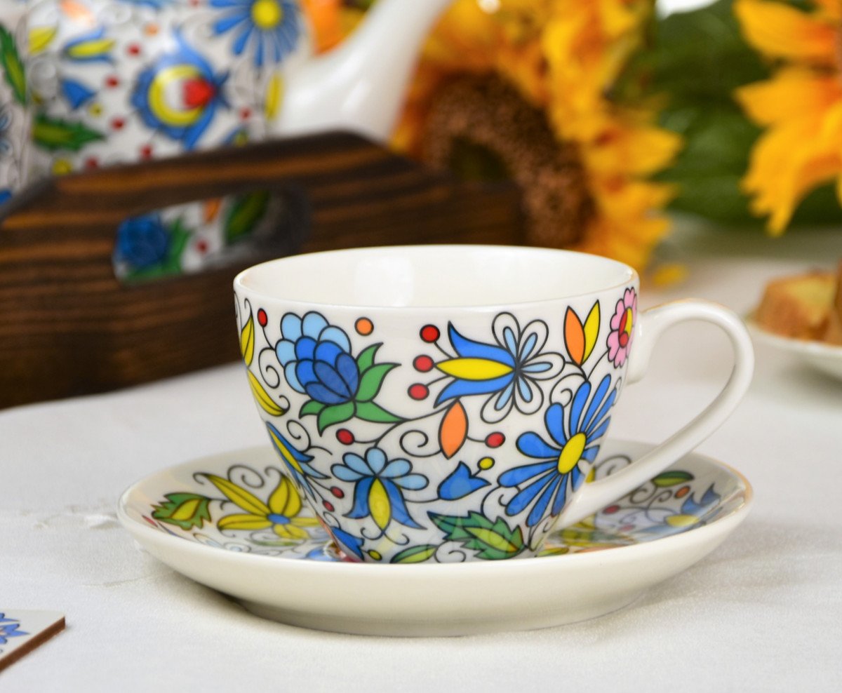 Kashubian design on ceramics. Here we have a cup decorated with beautiful Kashubian patterns.