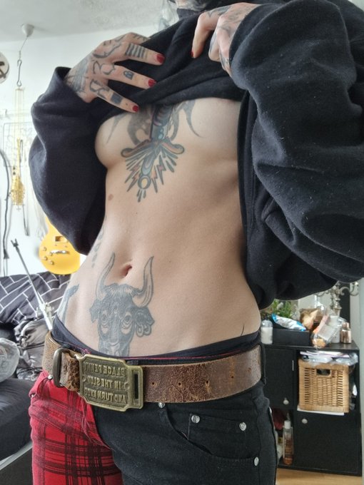 I had a cancelation this evening. Outcall slot in London available Dm if serious. Messages with no context/introduction/request