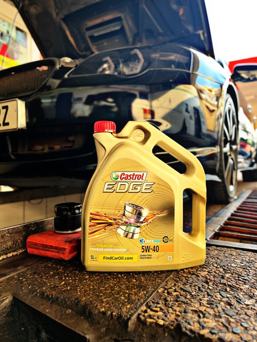 MogasUganda's tweet photo. CASTROL EDGE 5W40..The best oil for your engine #longivity #betterperformance https://t.co/Mxaa4xEH3B