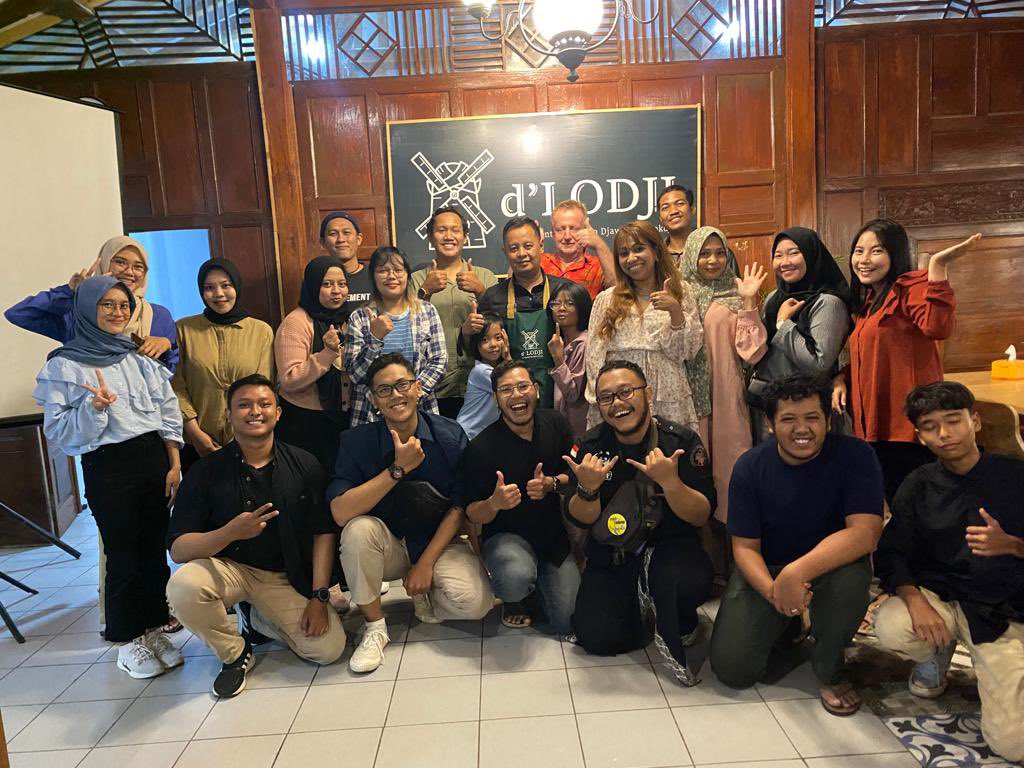 azkaa_saurus's tweet photo. 🎙️ Just wrapped up an exhilarating talkshow as one of the speakers at the 'Lodji Talk Show Series II last night! 

Engaging with brilliant minds and discussing cutting-edge strategies for business growth and innovation was truly electrifying! https://t.co/ZDJTOHfhNi
