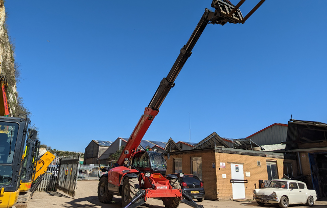 IPSplant's tweet photo. Did you know Manitou MT1840's have a lift height of 17.55m? Perfect for a construction site with high-rise buildings. Check out our telehandlers here https://t.co/5y2LZUlXrv
#BuyADigger #UsedDiggers #Diggers #Telehandlers #Komatsu #Manitou #SecondHandDiggers #UsedDiggers https://t.co/9qdg1dty1Z