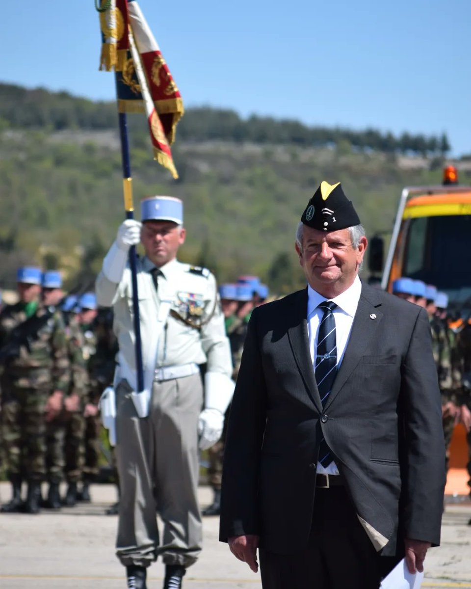 1RCA_canjuers's tweet image. Le #1erRCA a la tristesse de vous faire part du décès du lieutenant de la réserve citoyenne Pierre GABELOTAUD, survenu ce samedi 15 juillet. Nous perdons un ami, engagé pour le rayonnement des valeurs de l'armée de Terre depuis de nombreuses années.