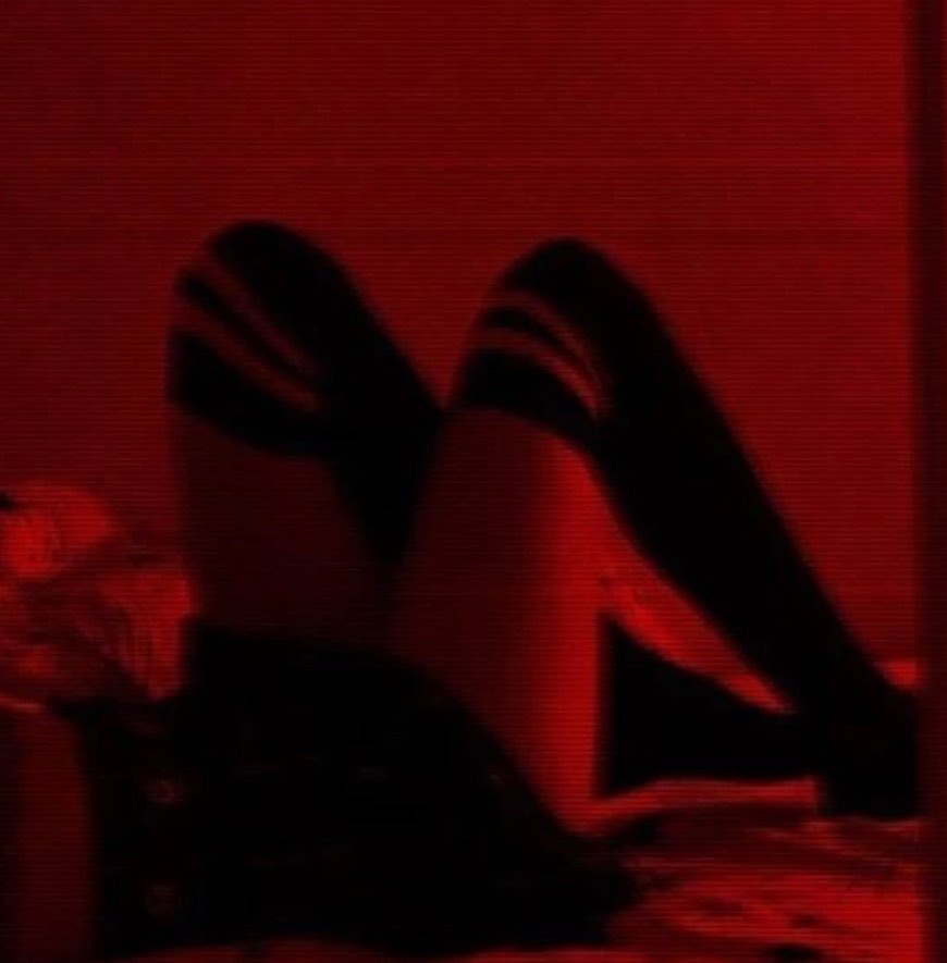 amelia0__0's tweet photo. rent is due tomorrow and im missing 100$ so please buy from me 🥺

#nsfw #nsfwtwt #nsfwaccount #sellincontent #SellingContent #feetpic #nude #pyt #findom #femdom #mommy #snapchatleak https://t.co/Q9Q9uXMXs3