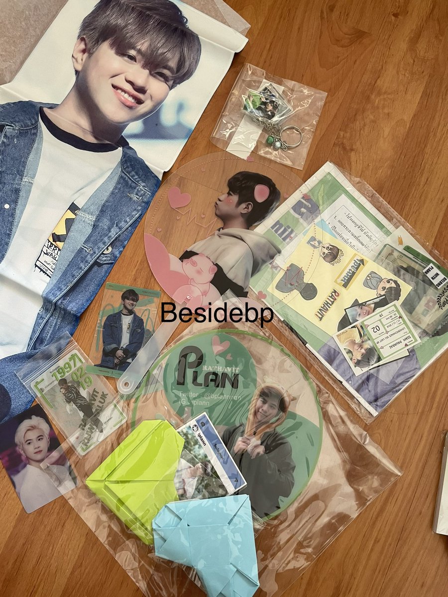 BesideBp's tweet photo. แจก Set2 : #คนของแปลน 

ขอจัดเป็นเซ็ทให้น้า (ไม่รวมสโลแกนผ้า) 
ขอคนสะดวกออกค่าโอนเองนะคะ แจกให้ฟรีเลย https://t.co/Lq62wv5dvC