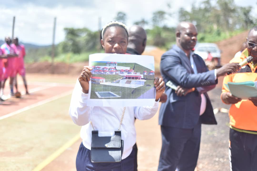 CKetchaCourtes's tweet photo. C’est avec beaucoup de fierté que nous avons inauguré le terrain multisports (Payong) à BAHOUOC. Ce ouvrage qui entre dans le grand projet de construction du Complexe Payong, permet aux populations de BAHOUOC de pratiquer du Basket-ball,  le volley ou encore le tennis https://t.co/H1vjHa2CsI
