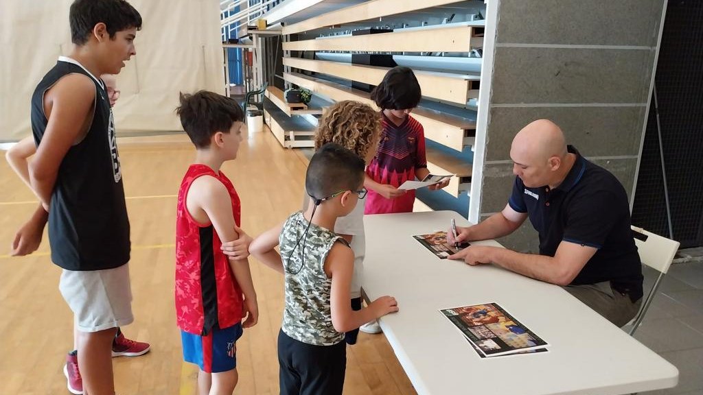 BaseCBGC's tweet photo. 🙌 Juanmi Morales, director de @BaseCBGC, estuvo como invitado en el Campus de Tecnificación del @BSBStaBrigida.

▪ Morales, en su día primer jugador formado en el club en llegar a ser profesional, compartió un distendido rato con los chicos y chicas.

🔥 #VamosGranca https://t.co/smry9RWpPE