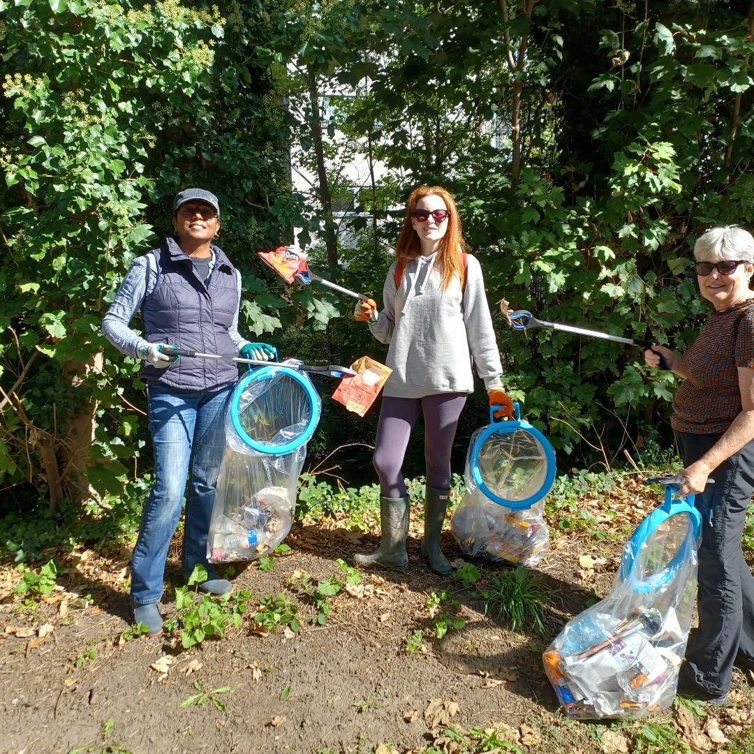 What items might you find on a litter pick near or in rivers?

Among our top finds during our #PreventingPlasticPollution project were:

1,600 crisp packets and wrappers
824 drinks cans
668 plastic drinks bottles

Rethink single-use this #PlasticFreeJuly

ow.ly/kVk750P7pGy