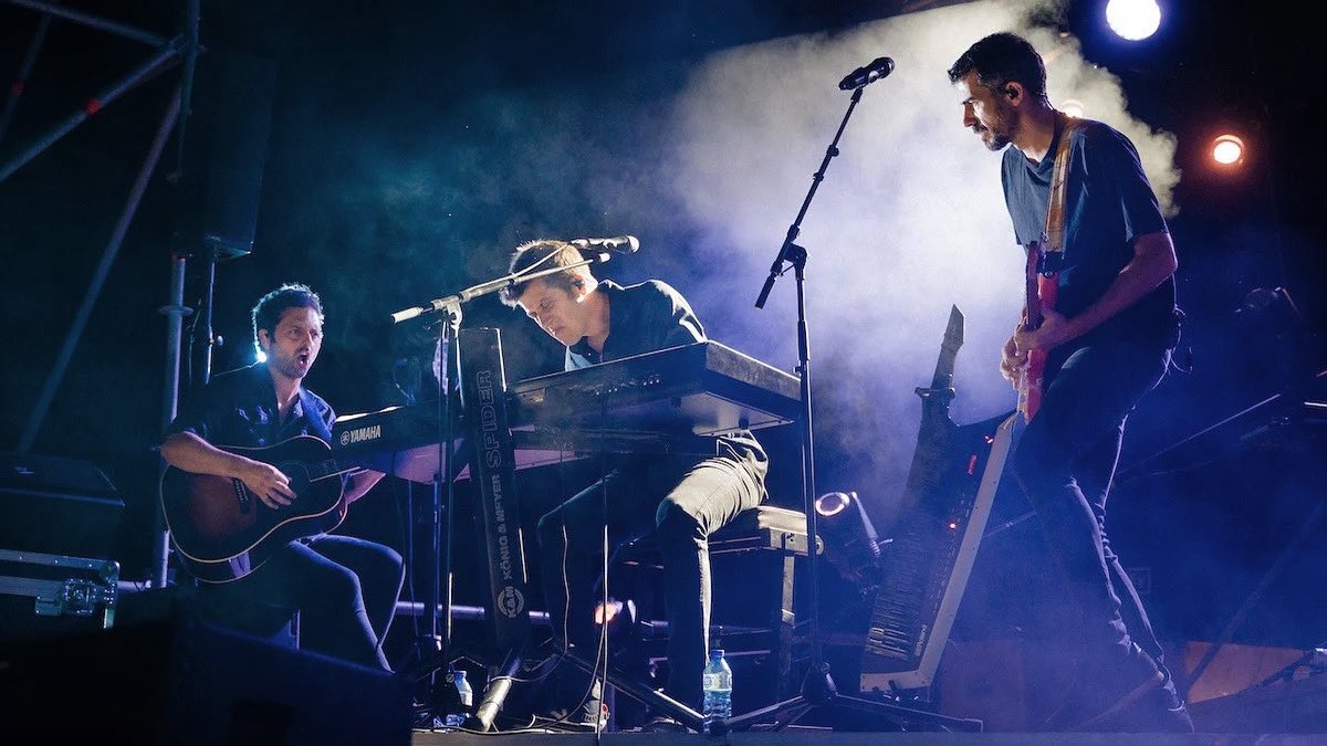 amicsdelesarts's tweet photo. BARCELONA! Ha arribat el dia.

El record d’aquella nit de maig a Razzmatazz encara és ben viu. Avui tornem a visitar-vos amb sorpreses, repertori canviat i el hype de les grans ocasions. 🧵 https://t.co/ab1Xv0DVsp