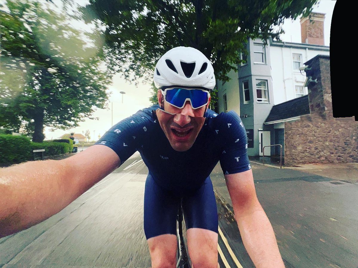 KomHunt's tweet image. When you think you’re on the wide angle photo lens but it’s on Pano mode instead #iphonephotography #cyclingshots #cyclinglife #selfie #fail