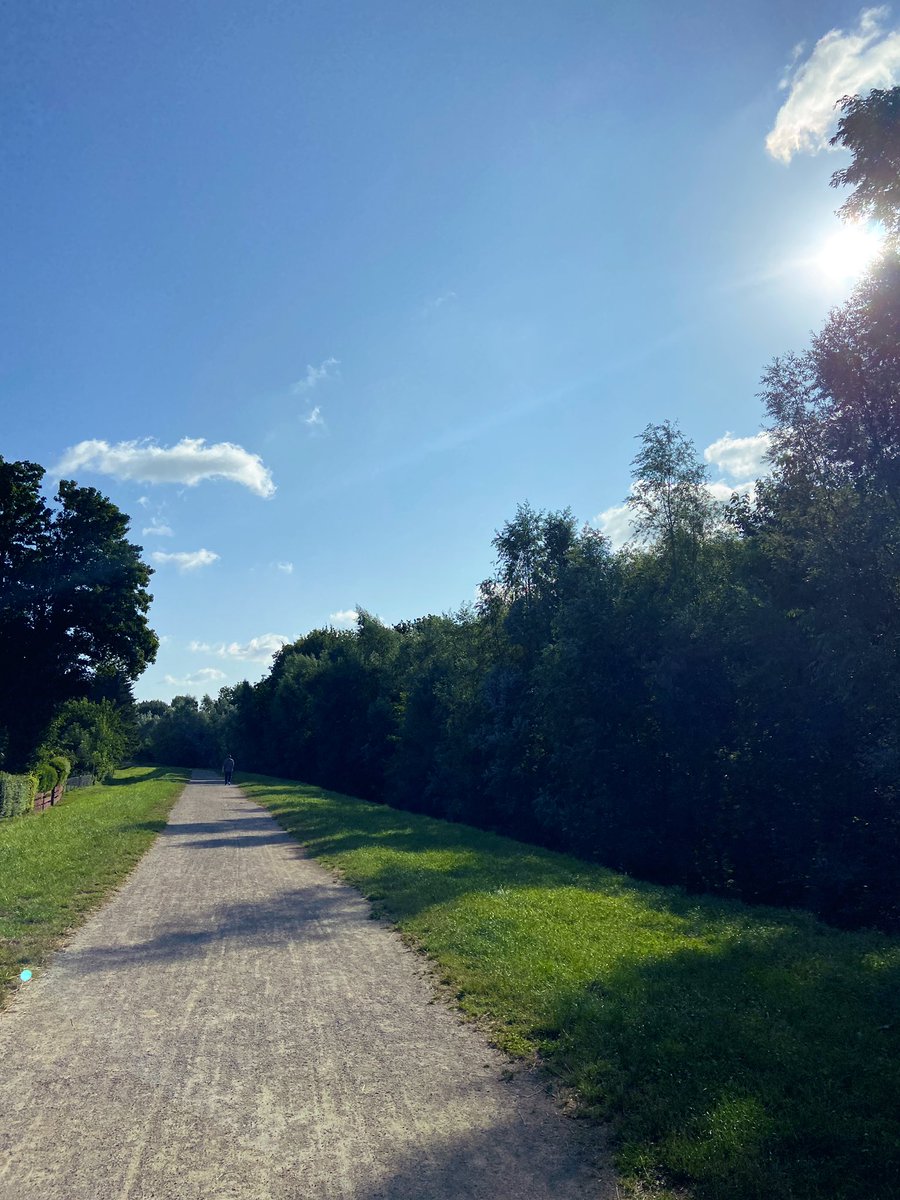 I did it! 🏃💨
Intervalltraining 1 Minute laufen, 1 Minute gehen… zumindest in der ersten Hälfte. In der zweiten Hälfte bin ich etwas abgekackt, was man auf dem zweiten Screenshot sehr gut sehen kann 🤣
Habe zu Beginn wohl zu viel Power reingesteckt.
#laufnoodlelauf