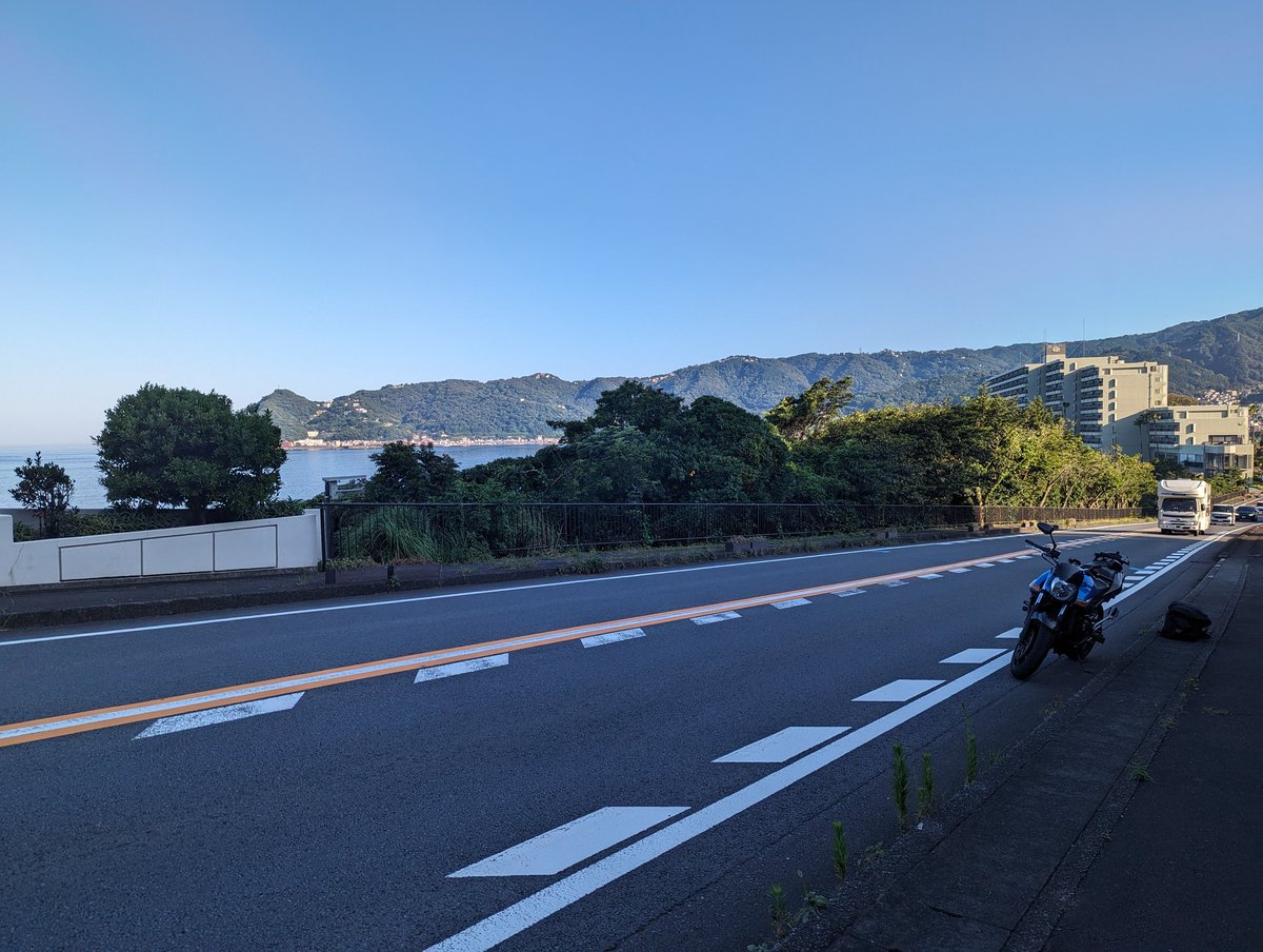 adionne87's tweet photo. 熱海あたりでバッテリー上がっちゃったちゃんのツーリング写真🙄

眺めがきれいなところで良かった… かな笑 https://t.co/UzFOCpJu5X