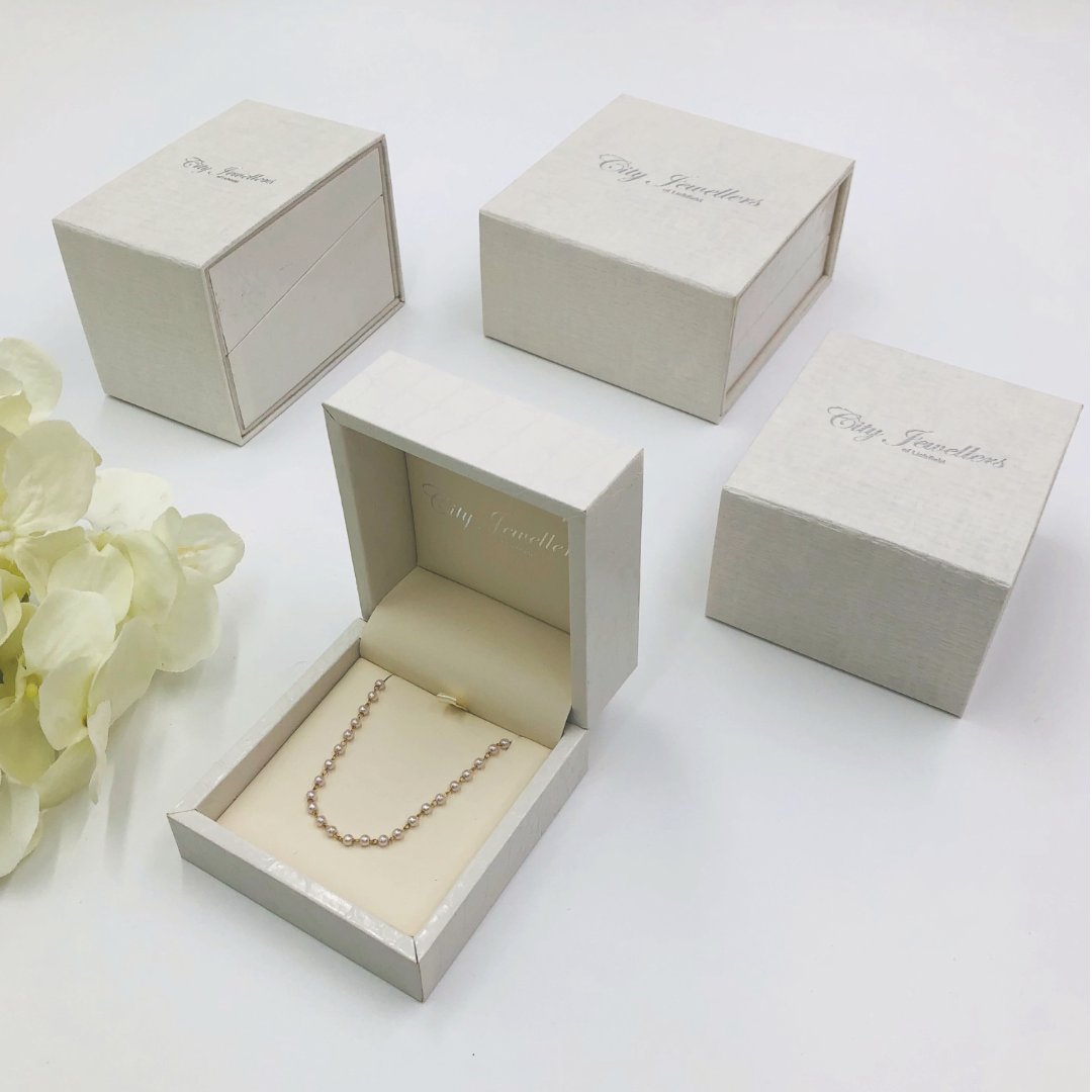 InterpakUK's tweet image. Premium packaging can encourage consumers to repurchase; packaging is vital in how your customers interact with your brand. interpak.co.uk #interpakuk #custompackagingbox #creativedesign #jewelleryset #jewellerypackaging #jewellerybox #jewellery #giftboxdesign