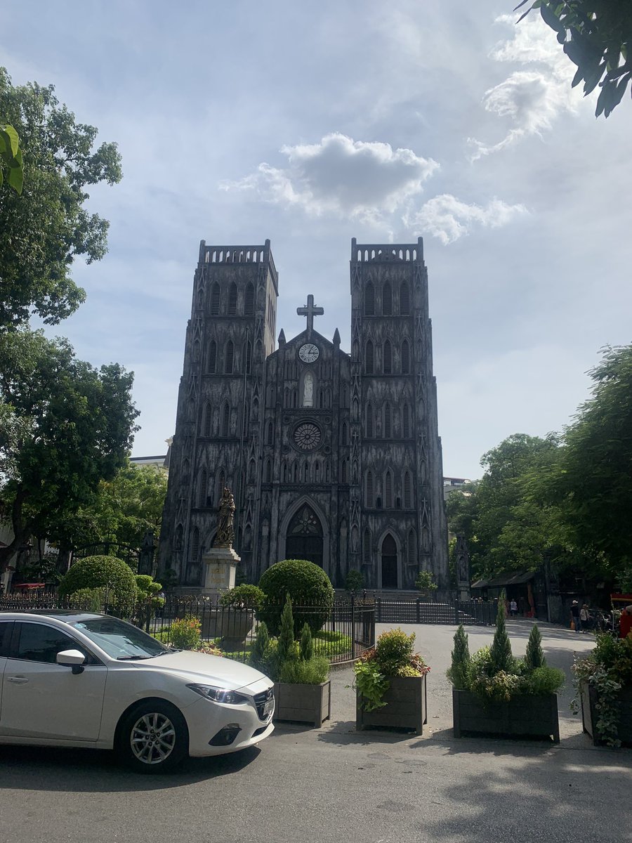 IGSHumanities's tweet photo. First explore around Hanoi and grabbing some lunch! @Ilkleygrammar https://t.co/60DJAKQ5eo