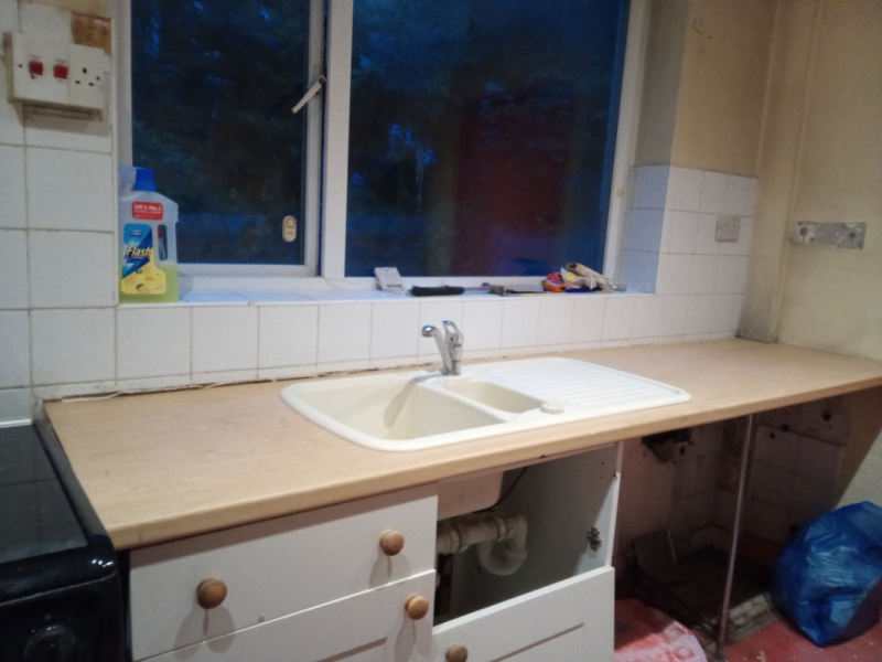 LMFreegle's tweet photo. OFFER: Kitchen base unit (Central Lancaster LA1) https://t.co/eJ7mytU6p7 https://t.co/nOpyu3NP75