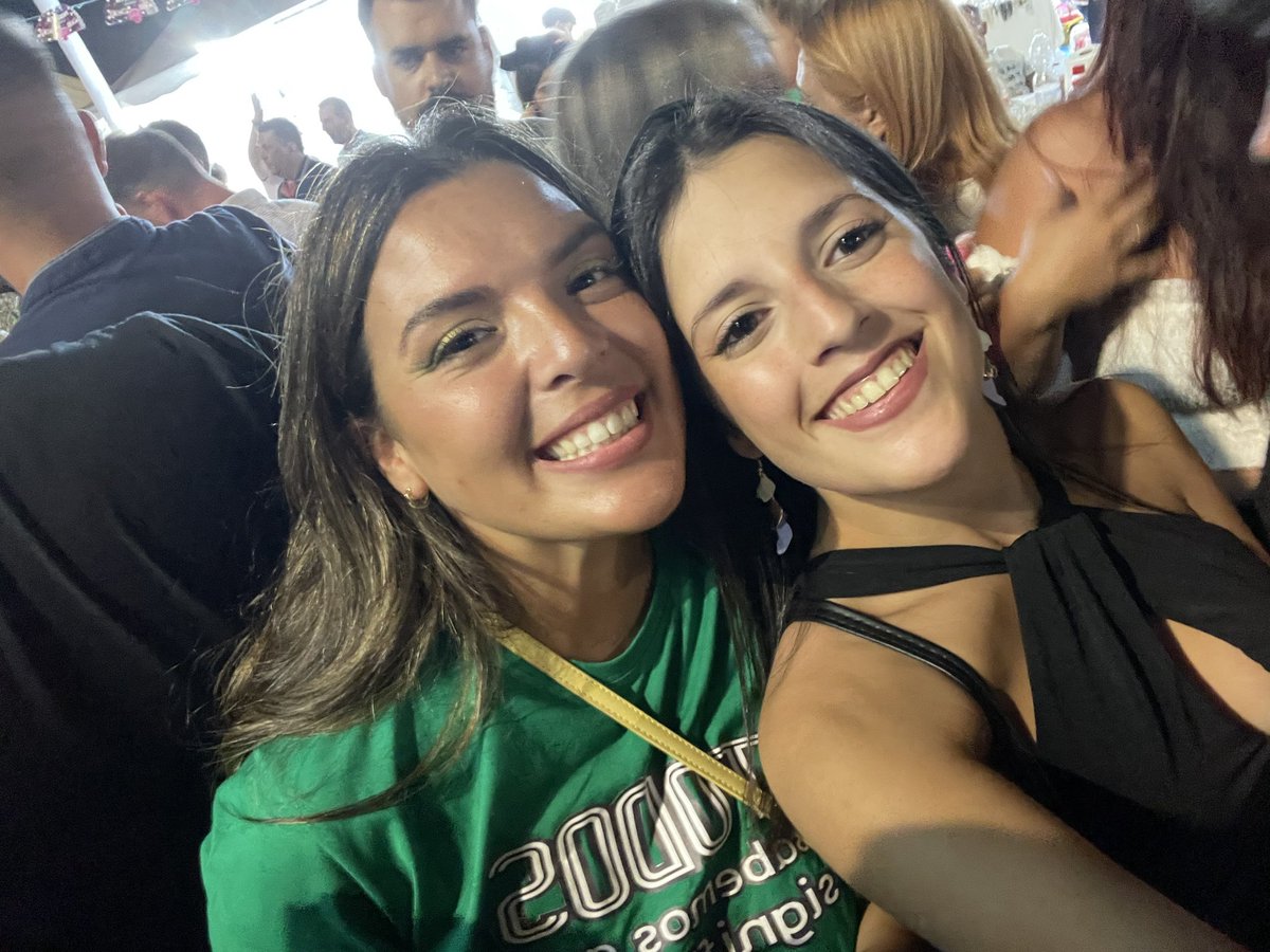 Amandajimenez99's tweet photo. Con el cora llenito💖 #family https://t.co/IcwMHNzjXd