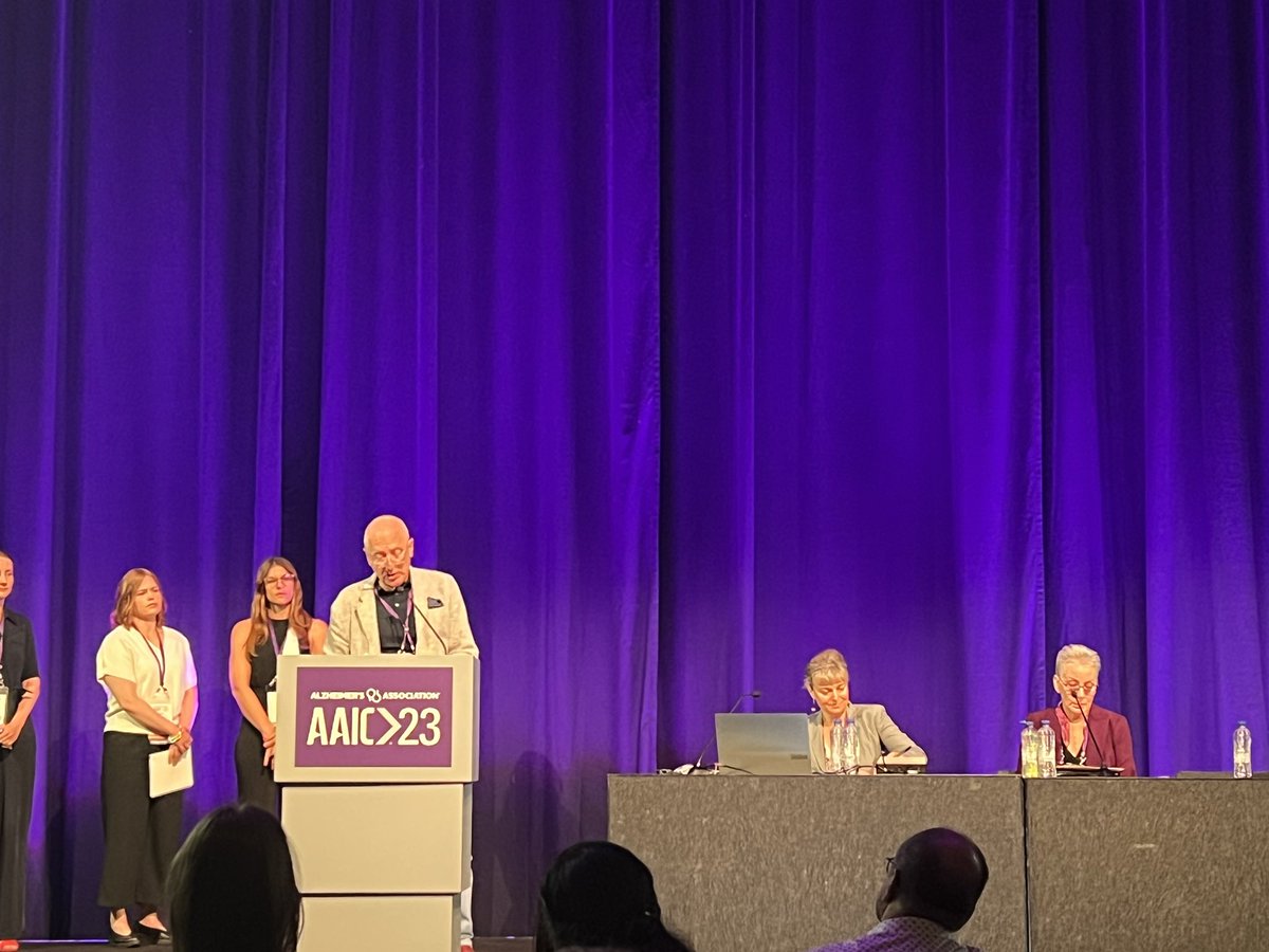 CantyAlison's tweet image. Nick Montague, sharing insights on living with a dementia at #AAIC2023, “the words accept and adapt became my mantra”, he embraced brain health approaches to slow dementia progression & reduce medication. Sitting alongside GBHI DC-RAP Helen Medsgar. So inspiring! @GBHI_Fellows