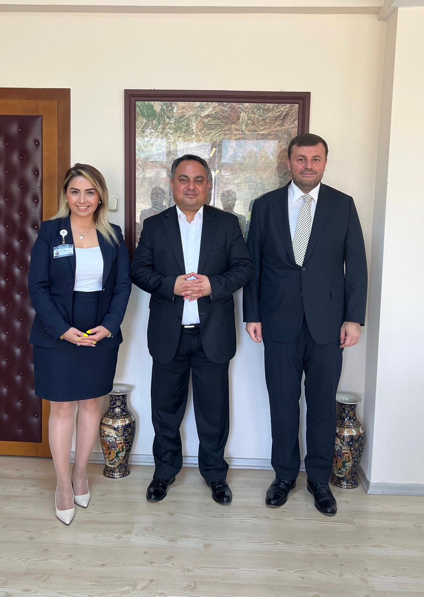 Kurucu Temsilcimiz Sayın Gökhan KARA ve Okul Müdürümüz Sayın Ayşe DEMİR; Yenimahalle Kaymakamı Sn. Türker Çağatay HALİM’i makamında ziyaret ettiler.

Yeni açılacak Batıkent Kampüsümüz hakkında bilgilendirmelerde bulundular.