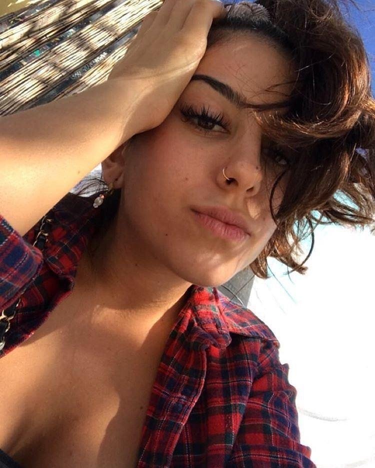 estelle_smith's tweet photo. Ciao devi solo RT e avrai una mia foto nuda https://t.co/8EFsIiRrfA