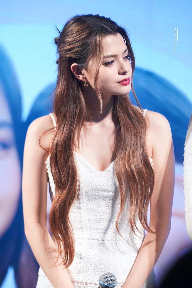beckyfanclubph_'s tweet photo. She’s an angel in earth suit 🥹🪽

Item Mistine FREEN BECKY 
#ไอเทมมิสทินกับฟรีนเบค 
#MISTINExFreenBecky
#beckysangels https://t.co/KpBbo0xiXg