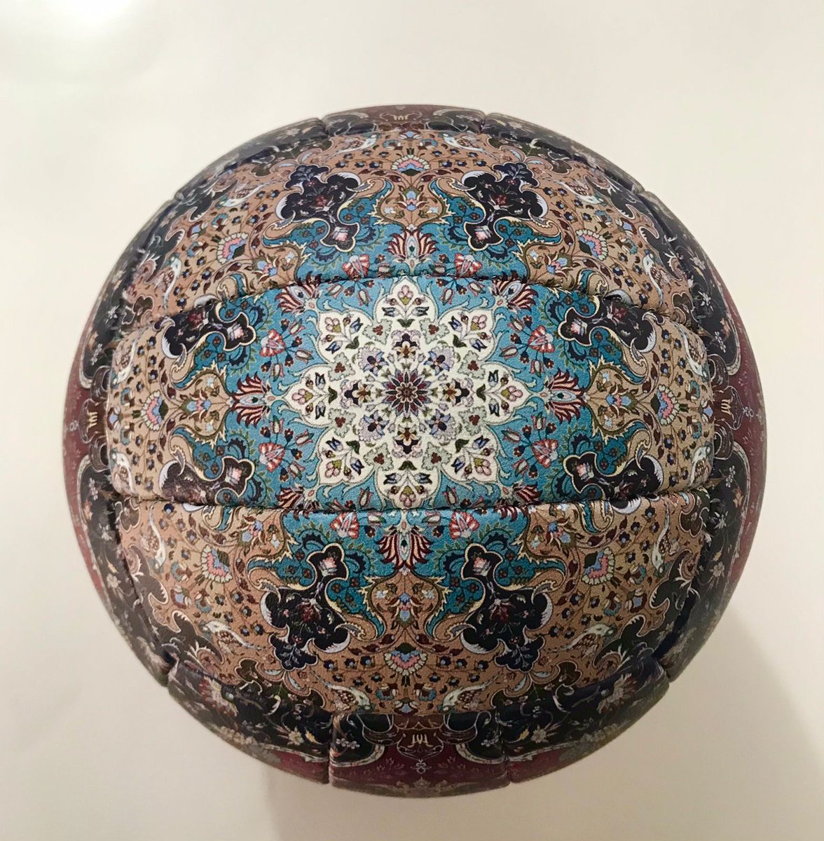 RAGECustom's tweet image. And the real fun part is that this #volleyball is actually match quality 😁

So if your are still wondering if we can bring your customization idea to life, visit us at ragecustom.com and let's discuss 😊