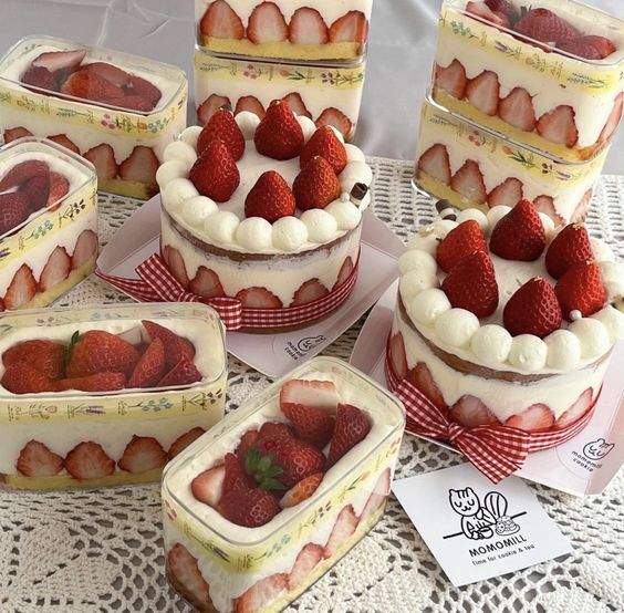 prettiestavenue's tweet photo. strawberry desserts 🍓 https://t.co/bFy8XTf7Ej