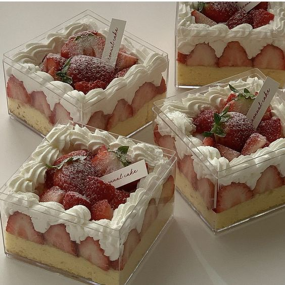 prettiestavenue's tweet photo. strawberry desserts 🍓 https://t.co/bFy8XTf7Ej