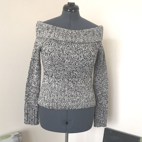 TannerKellyR's tweet photo. So good I had to share! Check out all the items I'm loving on @Poshmarkapp from @cjBlueCreates #poshmark #fashion #style #shopmycloset #whitehouseblackmarket #jcrew #vintage: https://t.co/gibUyUWHPq https://t.co/udoIC0EQj5