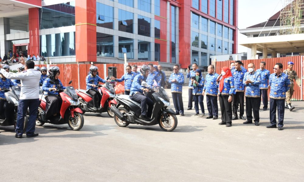 beeoneinfo's tweet photo. Walikota Eva Dwiana Serahkan 126 Kendaraan Operasional Motor Untuk Lurah https://t.co/JT2IPLAKbU https://t.co/VH6dzmRidJ