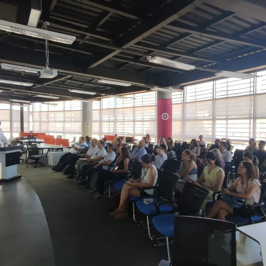 IyteKutuphane's tweet photo. Gültekin Gürdal'ın "Türkiye ve Avrupa'da Geçmişten Bugüne Açık Bilim" başlıklı sunumuyla devam ediyoruz.

#eoscfuture 
@turkgultekin 
@iytelibrary https://t.co/5aiX8ofLba