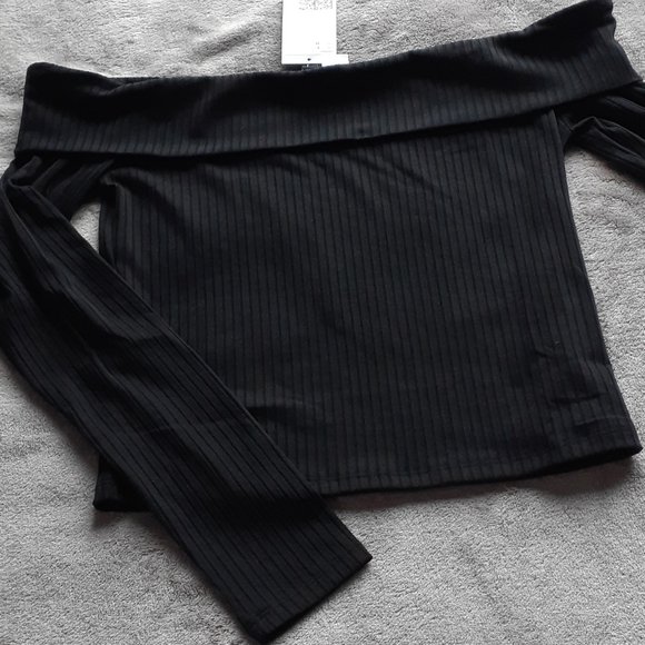 So good I had to share! Check out all the items I'm loving on <a href="/Poshmarkapp/">Poshmark</a> #poshmark #fashion #style #shopmycloset #killerklownsfromouterspace #vintage #hm: posh.mk/GufxSupfvBb