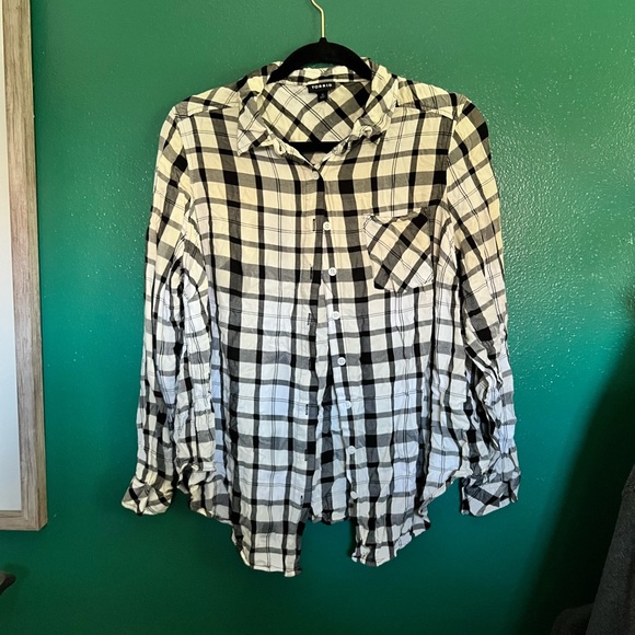 curvyconsign's tweet photo. So good I had to share! Check out all the items I'm loving on @Poshmarkapp #poshmark #fashion #style #shopmycloset #torrid #forever21: https://t.co/pRnJDMXZ3R https://t.co/B7WHJhckzX