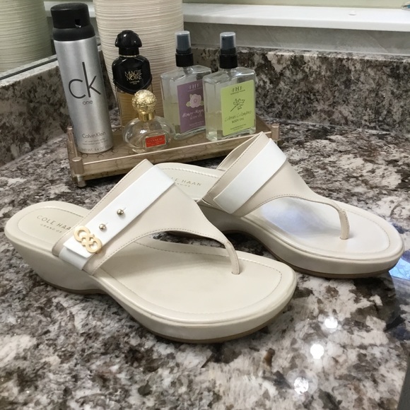LightnerKristi1's tweet photo. So good I had to share! Check out all the items I'm loving on @Poshmarkapp #poshmark #fashion #style #shopmycloset #longchamp #colehaan #prettylittlething: https://t.co/pRUE2oH99W https://t.co/D9fSoB1ZIj