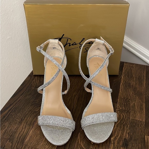 desean066's tweet photo. So good I had to share! Check out all the items I'm loving on @Poshmarkapp #poshmark #fashion #style #shopmycloset #oldnavy #thaliasodi: https://t.co/FkwM20NjQ3 https://t.co/bCSrHbLlB6