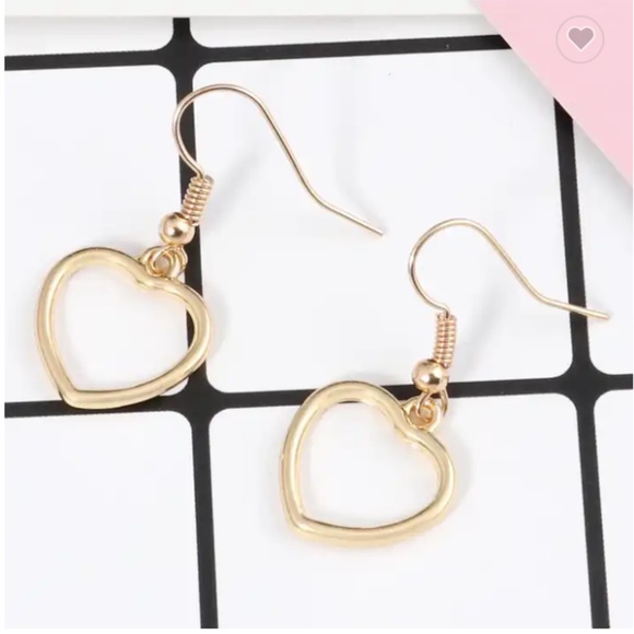 Walker962J's tweet photo. So good I had to share! Check out all the items I'm loving on @Poshmarkapp #poshmark #fashion #style #shopmycloset #vitalfinds #stevemadden: https://t.co/t57tl8FG2d https://t.co/D7XD9adHqy