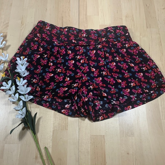 77suzyc's tweet photo. So good I had to share! Check out all the items I'm loving on @Poshmarkapp from @PoshScottishPie #poshmark #fashion #style #shopmycloset #benvied #betseyjohnson #ragbone: https://t.co/w7EtM6P4Eo https://t.co/oS8zZsPJlC