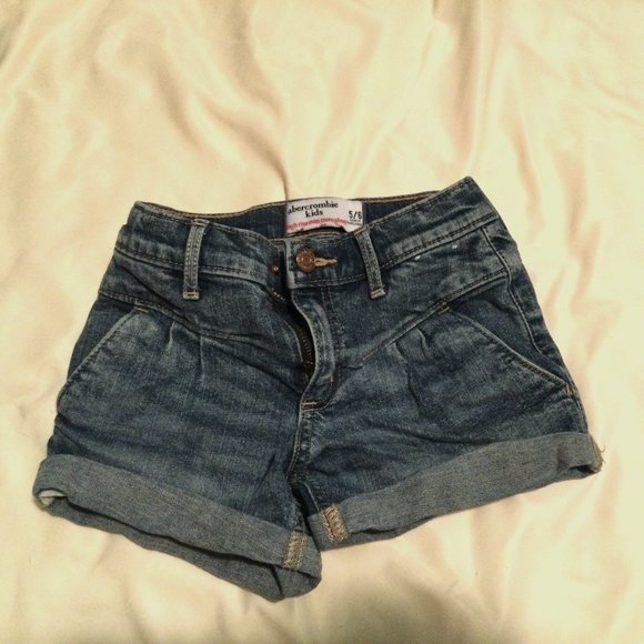 So good I had to share! Check out all the items I'm loving on <a href="/Poshmarkapp/">Poshmark</a> #poshmark #fashion #style #shopmycloset #tommyhilfiger #chaps #abercrombiekids: posh.mk/qJ8yIVsfvBb