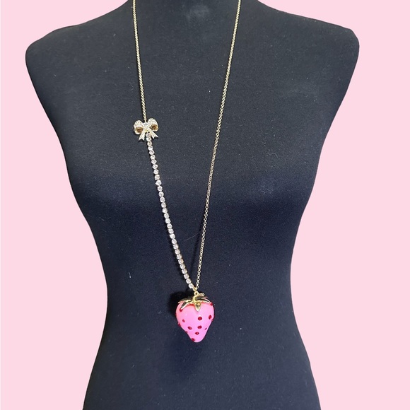 FibroFit's tweet image. So good I had to share! Check out all the items I'm loving on @Poshmarkapp #poshmark #fashion #style #shopmycloset #zara #betseyjohnson: posh.mk/g0b0p9ufvBb