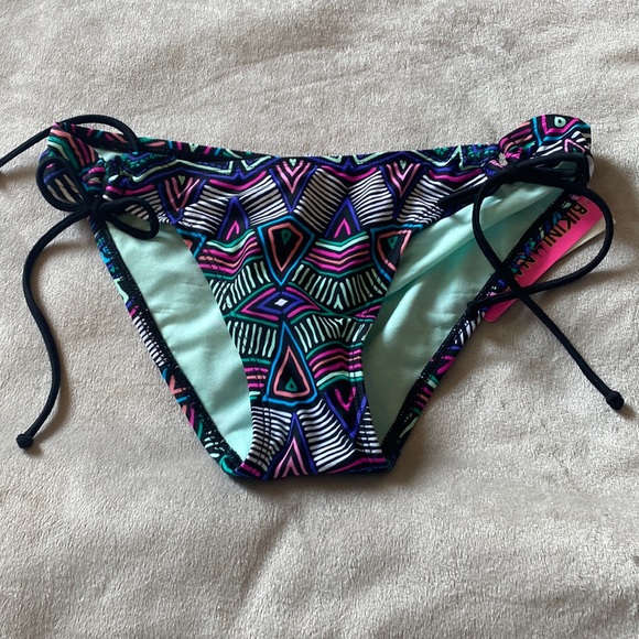 So good I had to share! Check out all the items I'm loving on <a href="/Poshmarkapp/">Poshmark</a> #poshmark #fashion #style #shopmycloset #so #sanrio #bikinination: posh.mk/8wOMsQvfvBb