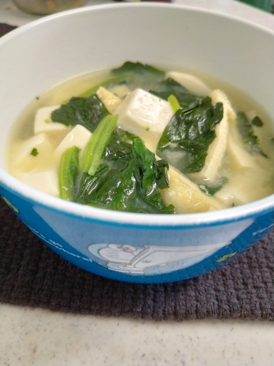 hiromi0210rp's tweet image. 昨年4月に、#EverZOne とオンラインで作ったお味噌で、初めてお味噌汁を作りました！
カビが怖くてずっと冷蔵庫の野菜室でゆっくり寝かせ💦ちゃんと出来てるか不安で食べることが出来なかったのですがやっと作ってみました‼️
大豆の甘味を感じられて美味でした☺

#THE芝木農園さんのオーガニック大豆