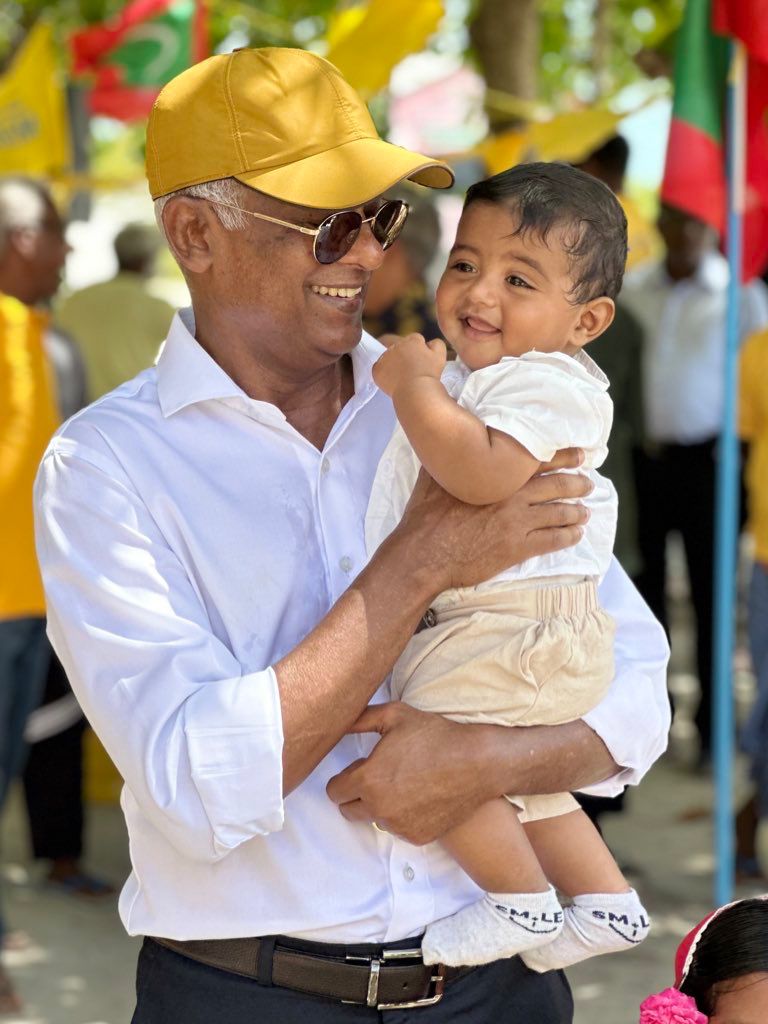 SmileShihab's tweet photo. #Ibu2023 #UfaaveriAmaanRaajje #ebburun for a better future for every child, surrounded with loving care
އިރާދަކުރެއްވިއްޔާ. އުފާވެރި އަމާން ރާއްޖެއަކަށް. ރައީސް ސޯލިހު އާއެކު. އެއްބުރުން. https://t.co/OABiIA5TL6