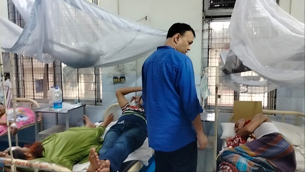 HomeHospitalBD's tweet photo. চট্টগ্রাম জেনারেল হাসপাতালে ডেঙ্গু রোগীদের যথাযথ চিকিৎসা ব্যবস্থা এবং যাবতীয় বিষয় তদারকি করছেন চট্টগ্রাম ফিল্ড হাসপাতাল ফাউন্ডেশনের প্রতিষ্ঠাতা জনস্বাস্থ্য বিশেষজ্ঞ ডা. বিদ্যুৎ বড়ুয়া। https://t.co/Y6sVsef3QQ